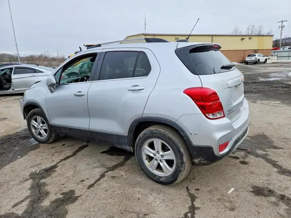 KL7CJPSBXJB731197 2018 CHEVROLET TRAX - Image 2