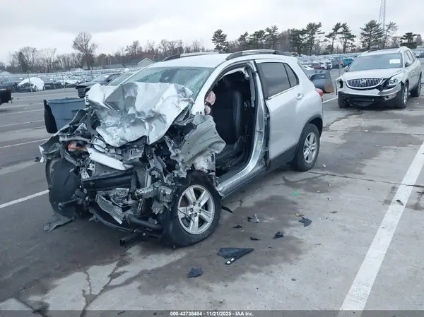 KL7CJPSBXKB751693 2019 CHEVROLET TRAX - Image 2