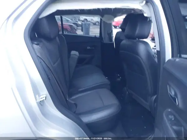 KL7CJPSBXKB751693 2019 CHEVROLET TRAX - Image 8