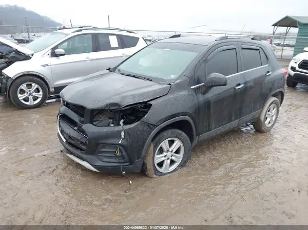 KL7CJPSBXKB789781 2019 CHEVROLET TRAX - Image 2
