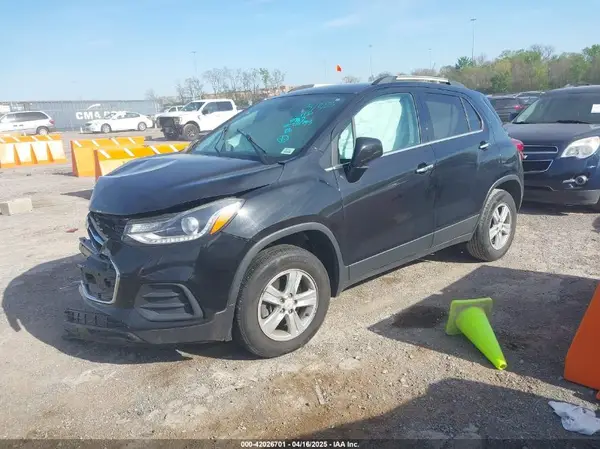 KL7CJPSBXKB790767 2019 CHEVROLET TRAX - Image 2