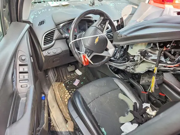 KL7CJPSBXKB811813 2019 CHEVROLET TRAX - Image 8