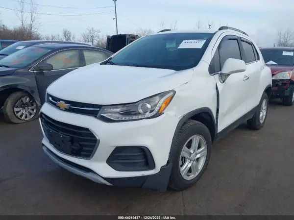 KL7CJPSBXKB830202 2019 CHEVROLET TRAX - Image 2