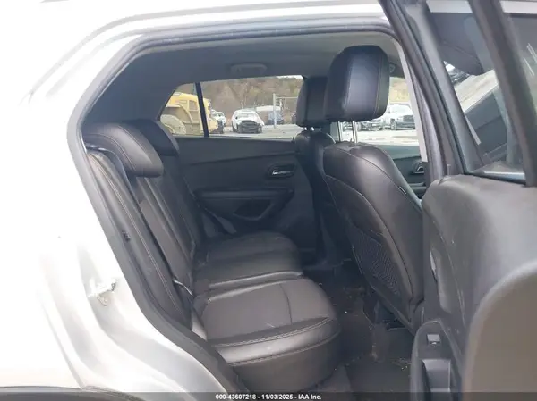 KL7CJPSBXKB835237 2019 CHEVROLET TRAX - Image 8