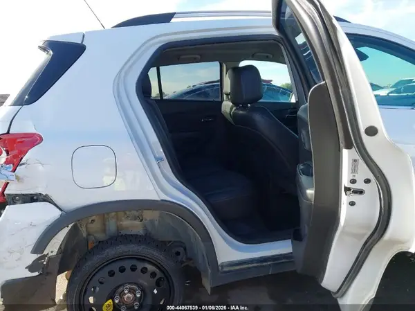 KL7CJPSBXKB843788 2019 CHEVROLET TRAX - Image 8