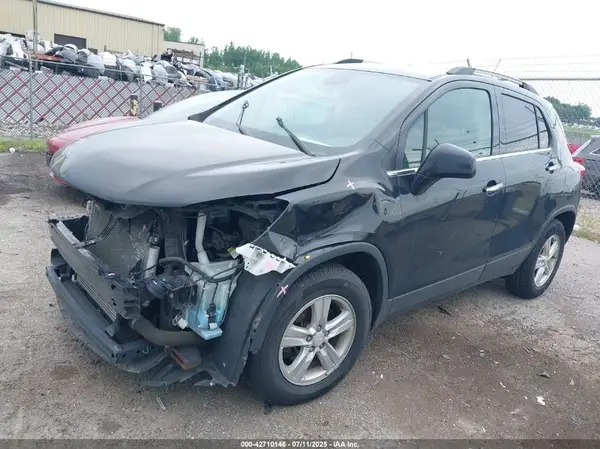 KL7CJPSBXKB853883 2019 CHEVROLET TRAX - Image 2