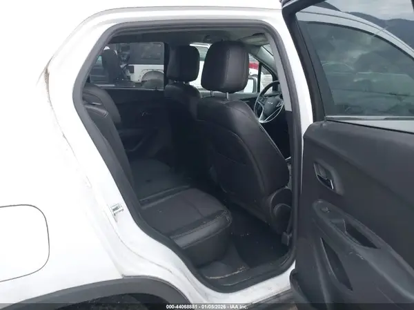 KL7CJPSBXKB927528 2019 CHEVROLET TRAX - Image 8