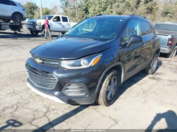 KL7CJPSBXKB939212 2019 CHEVROLET TRAX - Image 2