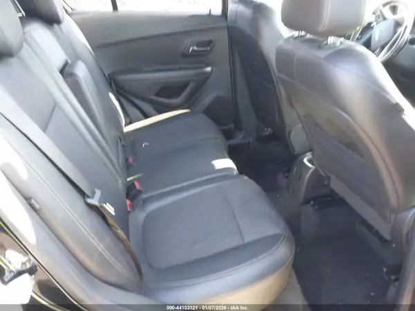 KL7CJPSBXKB939212 2019 CHEVROLET TRAX - Image 8