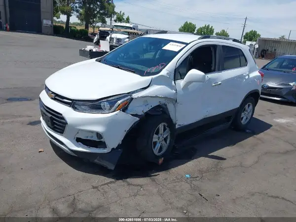 KL7CJPSBXKB955068 2019 CHEVROLET TRAX - Image 2