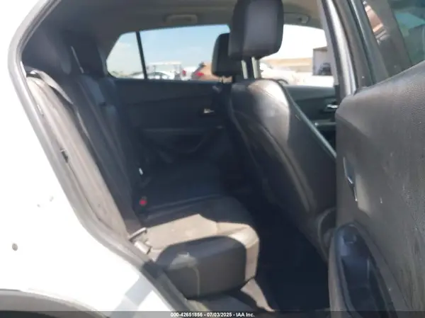 KL7CJPSBXKB955068 2019 CHEVROLET TRAX - Image 8