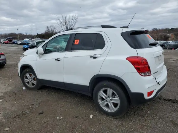 KL7CJPSBXLB001082 2020 CHEVROLET TRAX - Image 2