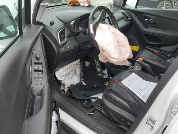 KL7CJPSBXLB001082 2020 CHEVROLET TRAX - Image 8