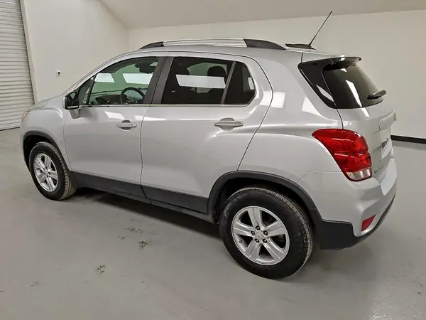 KL7CJPSBXLB006766 2020 CHEVROLET TRAX - Image 2