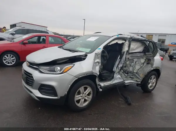 KL7CJPSBXLB007013 2020 CHEVROLET TRAX - Image 2