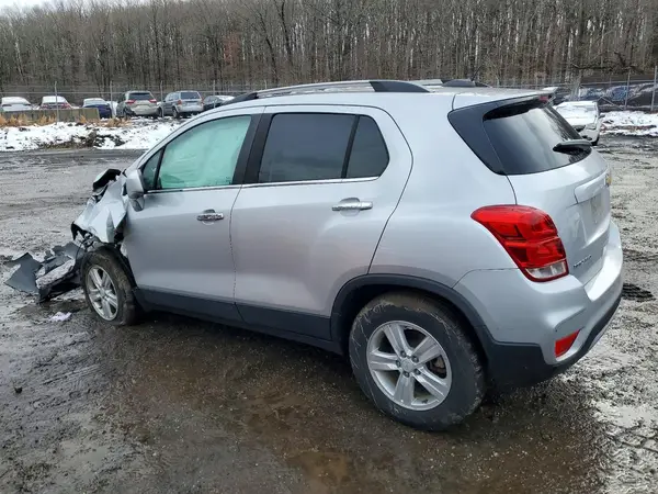 KL7CJPSBXLB024295 2020 CHEVROLET TRAX - Image 2
