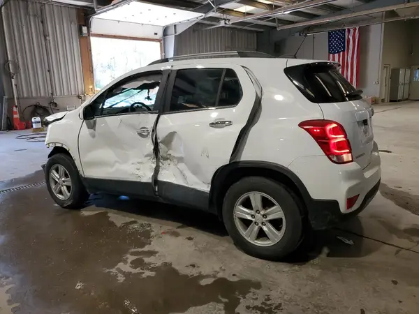 KL7CJPSBXLB029335 2020 CHEVROLET TRAX - Image 2