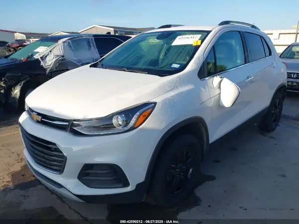 KL7CJPSBXLB313631 2020 CHEVROLET TRAX - Image 2