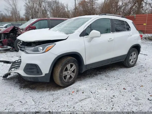KL7CJPSBXLB320711 2020 CHEVROLET TRAX - Image 2
