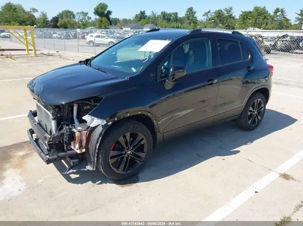 KL7CJPSBXMB307006 2021 CHEVROLET TRAX - Image 2