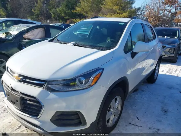 KL7CJPSBXMB331225 2021 CHEVROLET TRAX - Image 2