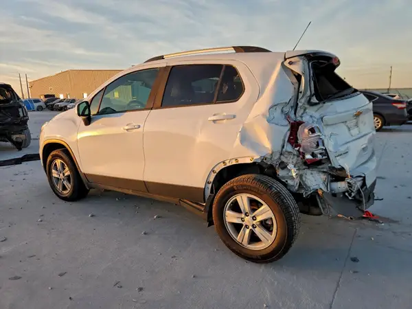 KL7CJPSBXMB349630 2021 CHEVROLET TRAX - Image 2