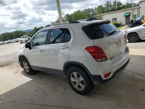 KL7CJPSBXMB357145 2021 CHEVROLET TRAX - Image 2
