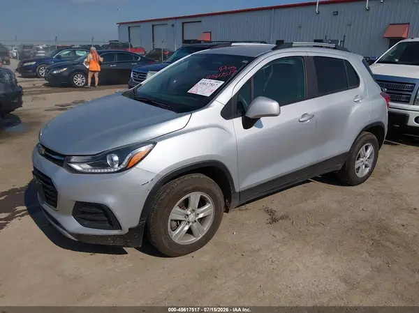 KL7CJPSM0MB365336 2021 CHEVROLET TRAX - Image 2