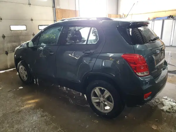 KL7CJPSM0NB520663 2022 CHEVROLET TRAX - Image 2