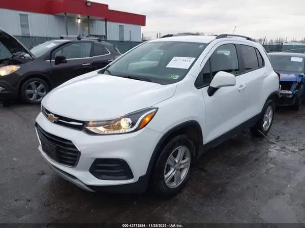 KL7CJPSM0NB521912 2022 CHEVROLET TRAX - Image 2