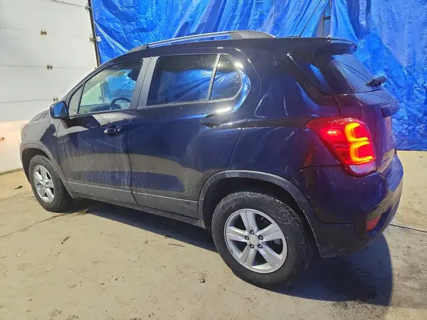 KL7CJPSM0NB523949 2022 CHEVROLET TRAX - Image 2