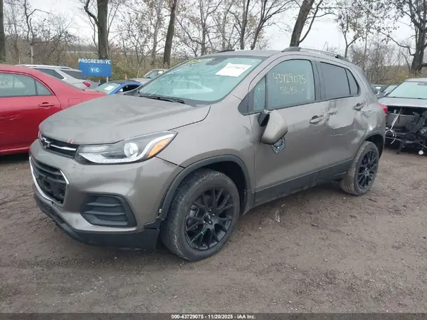 KL7CJPSM0NB530285 2022 CHEVROLET TRAX - Image 2