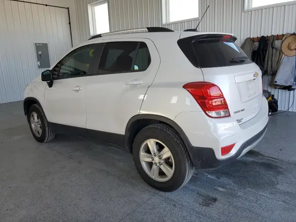 KL7CJPSM0NB533686 2022 CHEVROLET TRAX - Image 2