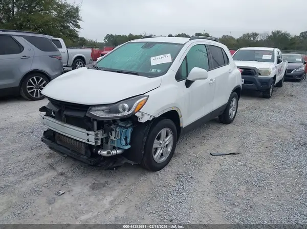 KL7CJPSM0NB534045 2022 CHEVROLET TRAX - Image 2