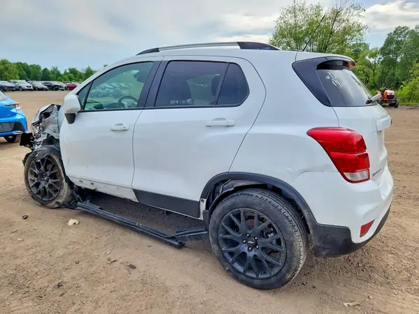 KL7CJPSM0NB537057 2022 CHEVROLET TRAX - Image 2