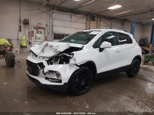 KL7CJPSM0NB537074 2022 CHEVROLET TRAX - Image 2