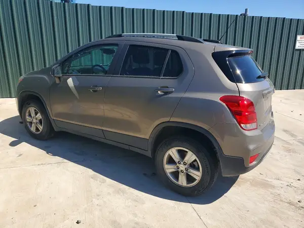 KL7CJPSM0NB542081 2022 CHEVROLET TRAX - Image 2