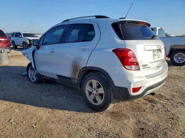 KL7CJPSM0NB543800 2022 CHEVROLET TRAX - Image 2