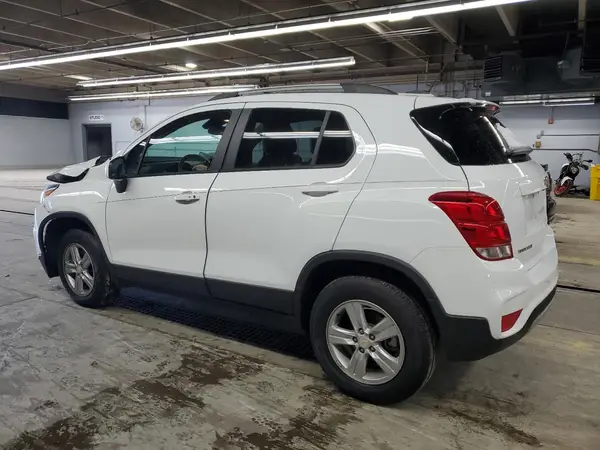 KL7CJPSM0NB558278 2022 CHEVROLET TRAX - Image 2