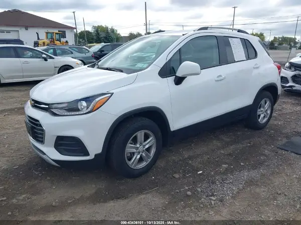 KL7CJPSM0NB558961 2022 CHEVROLET TRAX - Image 2