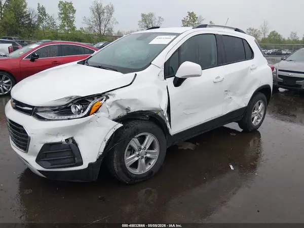 KL7CJPSM0NB564615 2022 CHEVROLET TRAX - Image 2