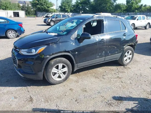 KL7CJPSM0NB564923 2022 CHEVROLET TRAX - Image 2