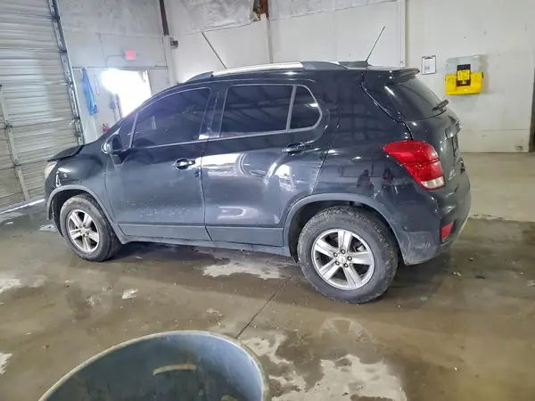 KL7CJPSM0NB566283 2022 CHEVROLET TRAX - Image 2