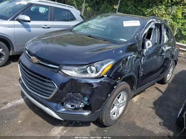 KL7CJPSM0NB567420 2022 CHEVROLET TRAX - Image 2