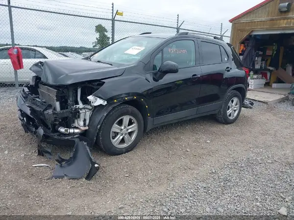 KL7CJPSM0NB567868 2022 CHEVROLET TRAX - Image 2