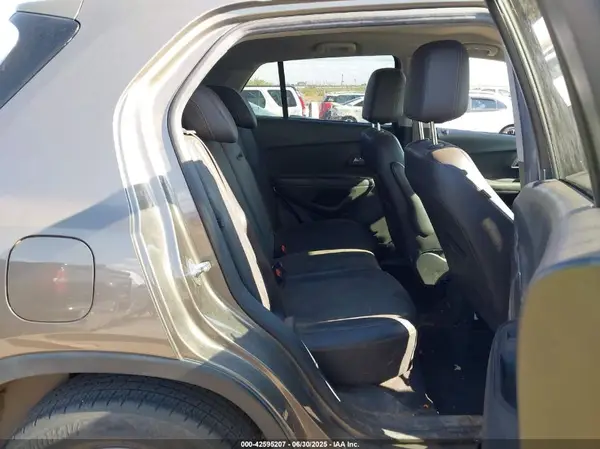 KL7CJPSM0NB568096 2022 CHEVROLET TRAX - Image 8