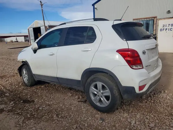 KL7CJPSM0NB569605 2022 CHEVROLET TRAX - Image 2