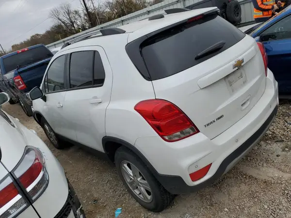 KL7CJPSM1MB365507 2021 CHEVROLET TRAX - Image 2