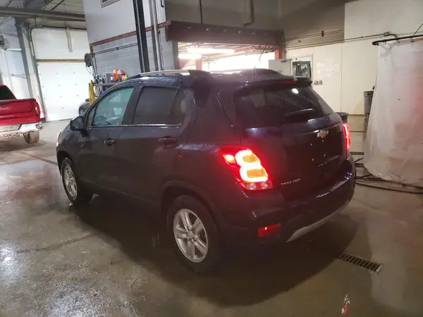 KL7CJPSM1MB372540 2021 CHEVROLET TRAX - Image 2