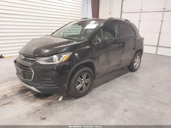 KL7CJPSM1MB375874 2021 CHEVROLET TRAX - Image 2
